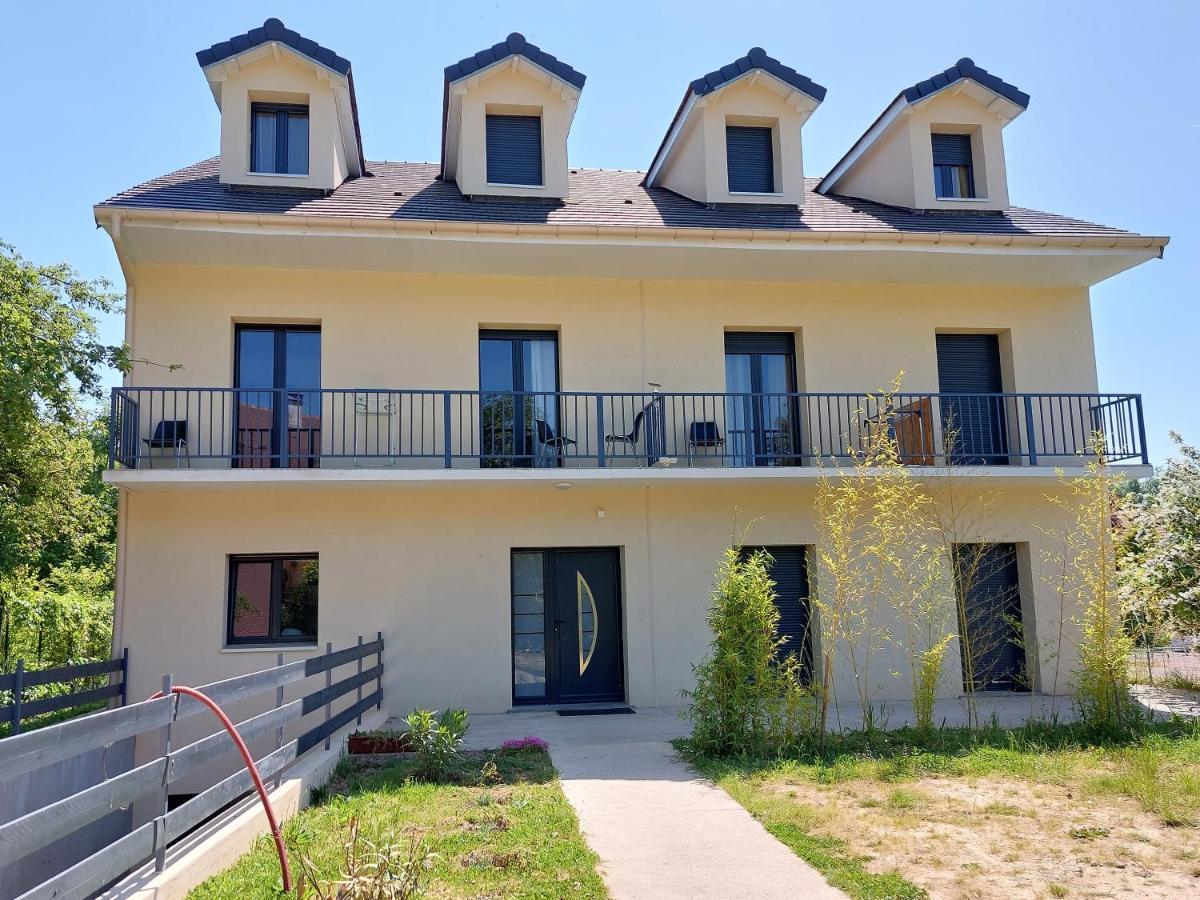 Residence De La Gare, Chambre Meublee 롱쥐모 외부 사진
