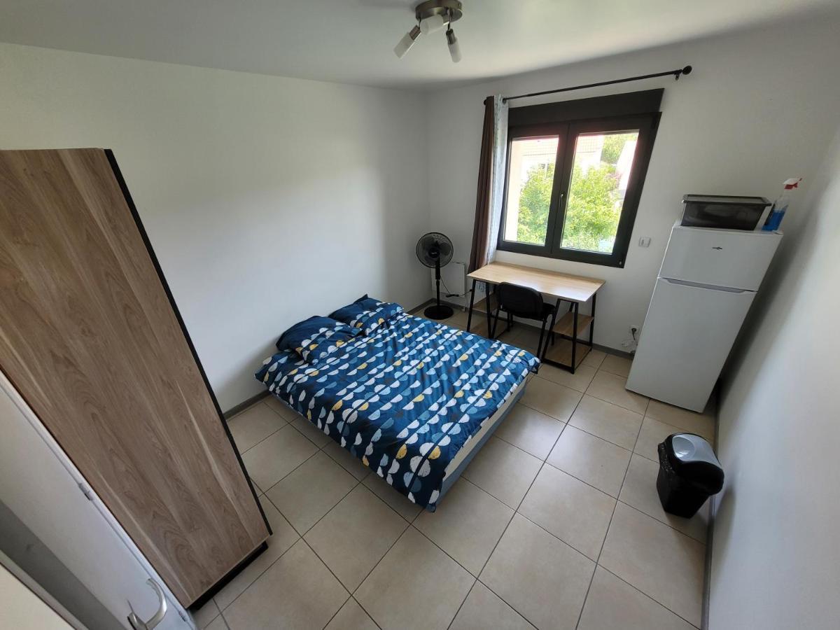 Residence De La Gare, Chambre Meublee 롱쥐모 외부 사진